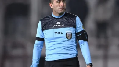 Imagen del árbitro Luis Lobo Medina durante un partido de fútbol