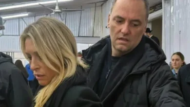 Manuel Adorni y su esposa Bettina Angeletti