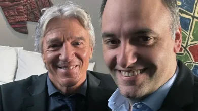 Manuel Adorni y Marcelo Grandio en un evento público