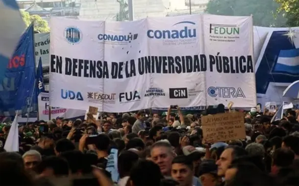 Imagen de una marcha de docentes universitarios