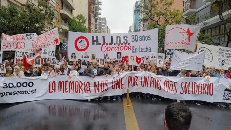 Imagen de la marcha en Córdoba en el Día de la Memoria por la Verdad y la Justicia