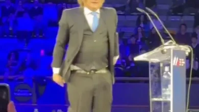 Javier Milei en un evento público con un look casual