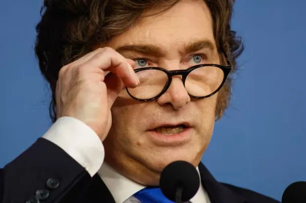 Javier Milei en una conferencia de prensa sobre el fallo de YPF