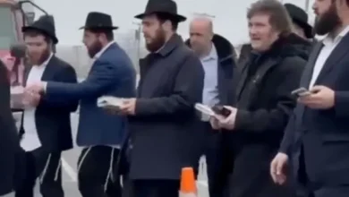 Javier Milei frente a la tumba del rabino Schneerson en El Ohel, Nueva York