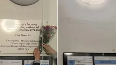 Placa conmemorativa retirada de la Casa Argentina en París