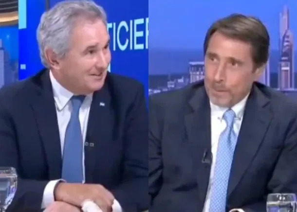 Pablo Quirno con la mano vendada después de lesionarse jugando al fútbol