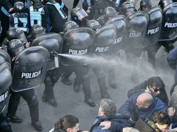 Manifestantes contra la reforma laboral