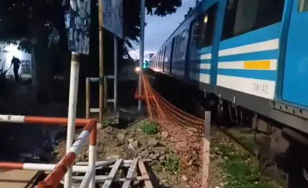 Tren Sarmiento paralizado debido a hallazgo de cuerpo
