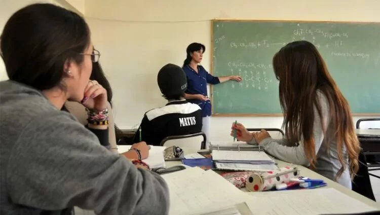 Estudiantes y docentes en una escuela de Córdoba, preocupados por la seguridad