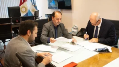 Unidad de transporte urbano de Coniferal en la calle