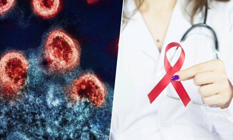 Un médico examina a un paciente con VIH