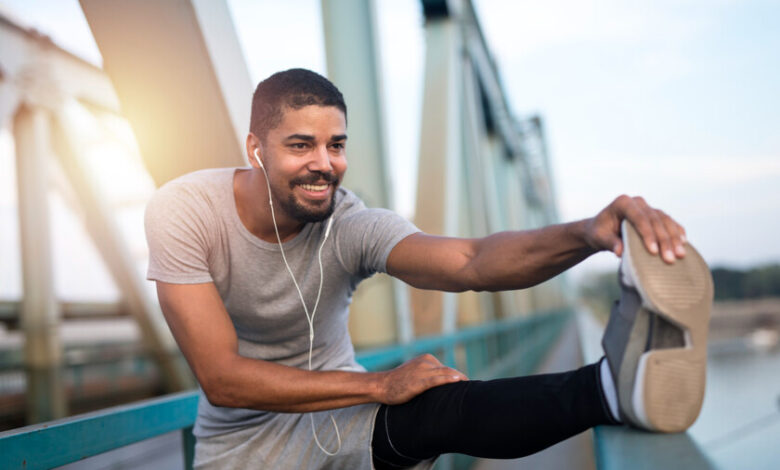 Persona haciendo ejercicio en un parque