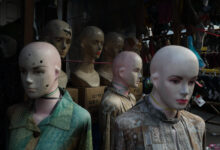 Imagen de un reloj con una comida y una bebida para ilustrar el concepto de ayuno intermitente