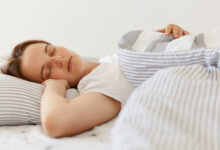 Imagen de una persona durmiendo peacefulmente