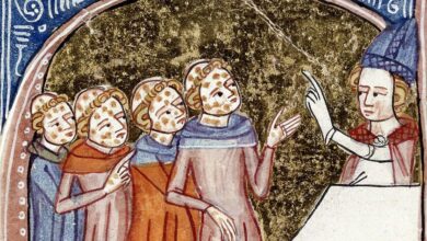 Un hombre estornudando