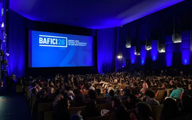 Afiche del BAFICI 2026 con imágenes de películas y actores