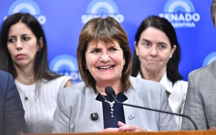 Patricia Bullrich en la Bolsa de Comercio de Córdoba