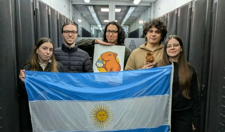Estudiantes de la UNC preparándose para la Copa del Mundo de Supercomputadoras