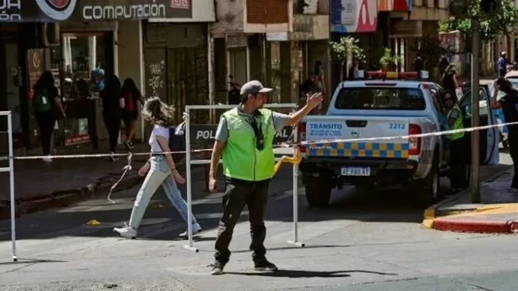 Trabajos de repavimentación en una avenida urbana