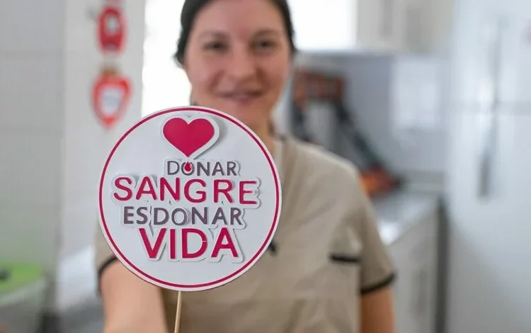 Voluntarios donando sangre en una jornada de donación