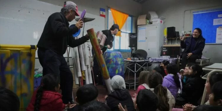 Estudiantes participando en un taller de educación ambiental en Córdoba