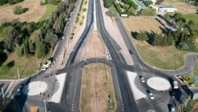 Imagen de la Avenida Luchesse después de la duplicación, con dos carriles por sentido y un cantero central divisorio