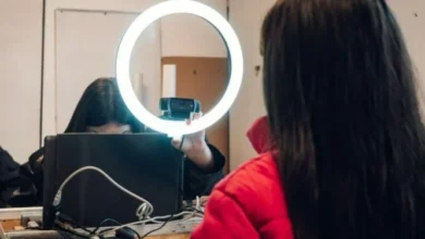 Fotografía de personas realizando trámites en un operativo DNI