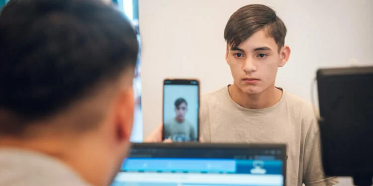 Personal del Registro Civil atendiendo a ciudadanos en el Operativo DNI