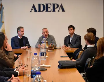 Logotipo de ADEPA, Asociación de Entidades Periodísticas Argentinas