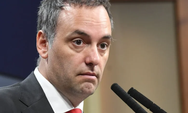 Imagen de la sesión informativa de Manuel Adorni en el Congreso, con controles de acceso y barreras de seguridad