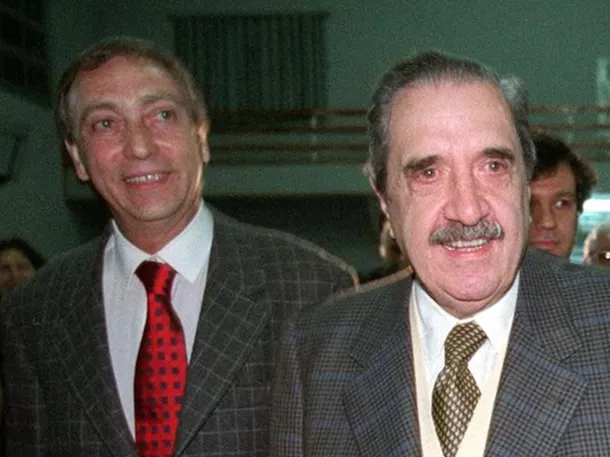 Luis Brandoni en una reunión política