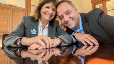 Foto de Patricia Bullrich y Manuel Adorni