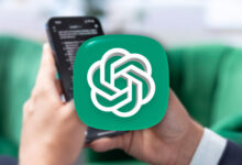 Imagen de un experto en ciberseguridad trabajando en una computadora