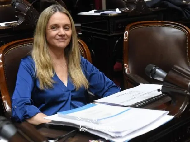 Diputada Gabriela Flores en sesión del Congreso