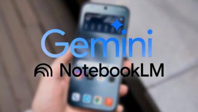 Imagen de la integración de NotebookLM con Gemini, mostrando una pantalla de dispositivo con la interfaz de Gemini y un cuaderno digital en el fondo, representando la unión de la inteligencia artificial con la productividad.