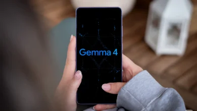 Imagen de un móvil Android con la app de Gemma 4 en la pantalla