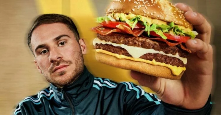 Imagen de las hamburguesas mundialistas de McDonald's en un plato