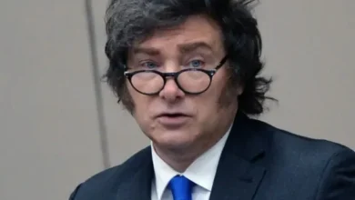 Javier Milei, presidente de Argentina, con una imagen en descenso