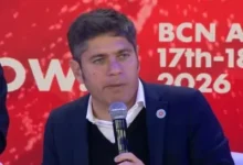 Axel Kicillof en una conferencia en España