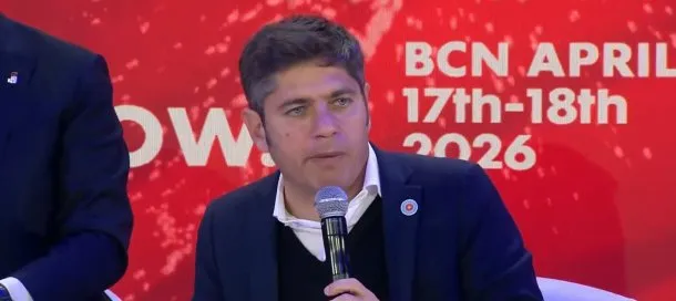 Axel Kicillof en una conferencia en España