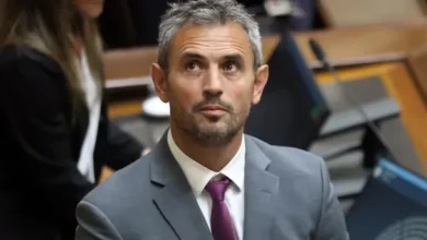 Martín Menem hablando durante el acto oficial por el aniversario de la Guerra de Malvinas