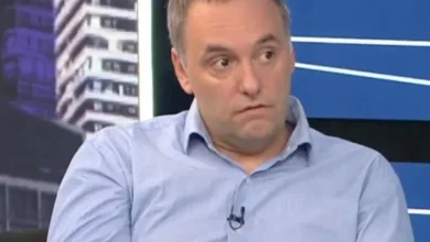 Manuel Adorni en una reunión oficial