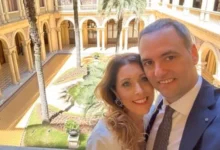 Manuel Adorni y su esposa Bettina Angeletti