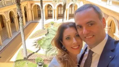 Manuel Adorni y su esposa Bettina Angeletti