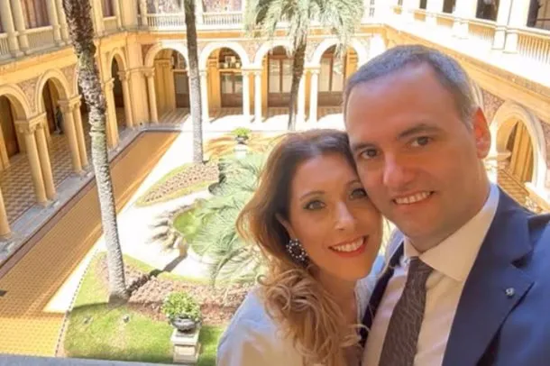 Manuel Adorni y su esposa Bettina Angeletti