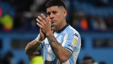 Marcos Rojo en acción durante el partido