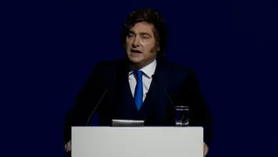 Javier Milei hablando en el AmCham Summit 2026