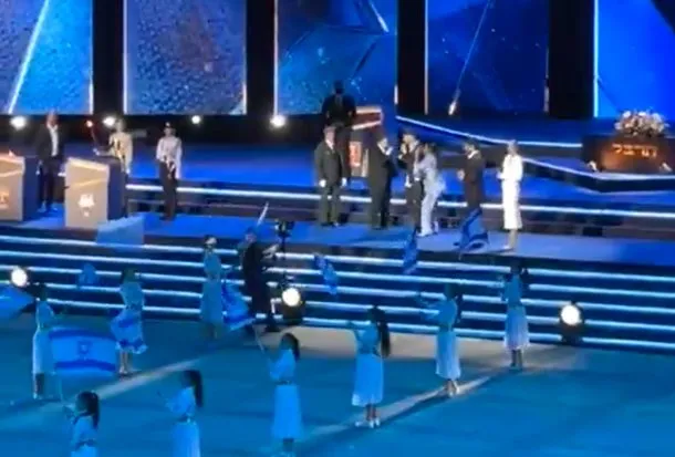 Javier Milei cantando en la ceremonia por el Día de la Independencia de Israel