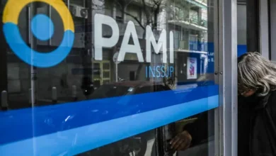 El ministro de Salud, Mario Lugones, anunciando la transferencia de fondos para el PAMI.