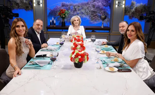 Mirtha Legrand y Reynaldo Sietecase en el programa de Mirtha Legrand